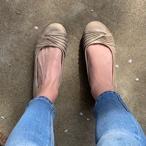 Súper Cute Rose Gold Flats with Twist!